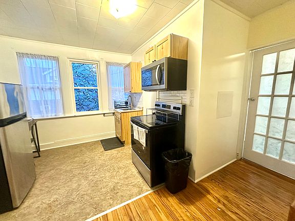 3rd image of 300-302 Bell Ave #2B