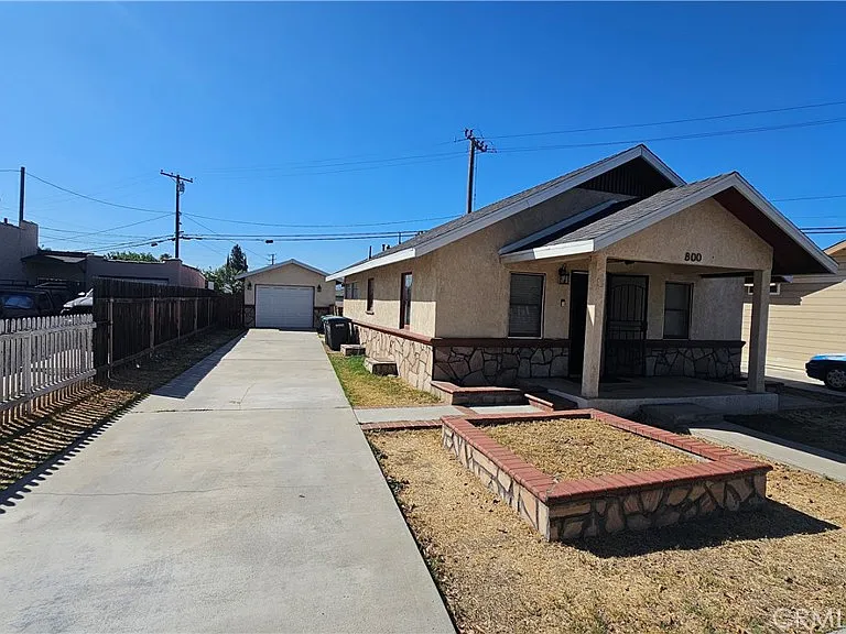 800 Ivy St — Photo 2