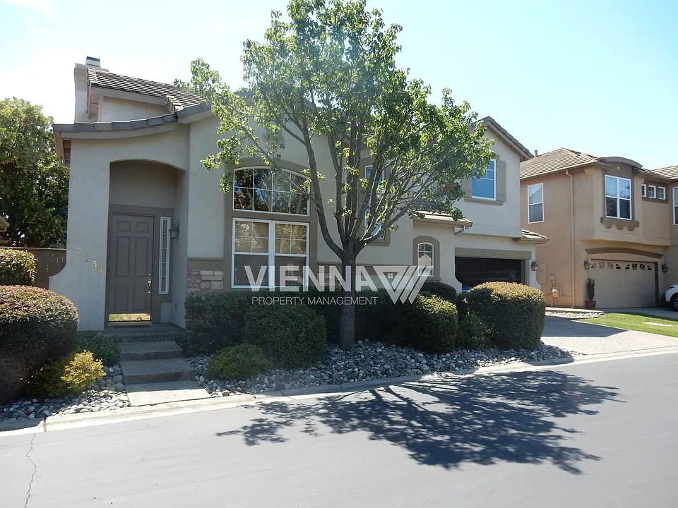 12136 Gold Bluff Ln