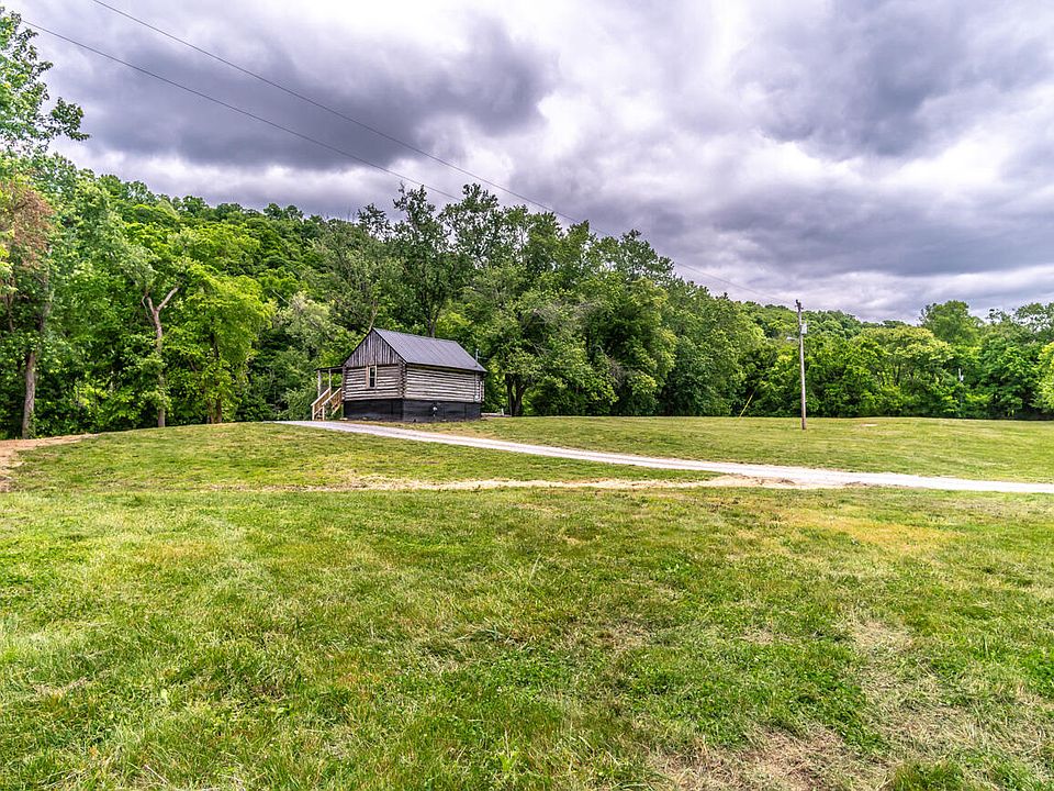 28th image of 2915 College Hill Rd