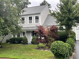 25 Braxton Dr, Sterling, VA 20165