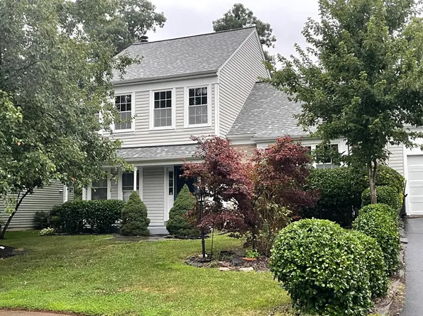 25 Braxton Dr, Sterling, VA 20165