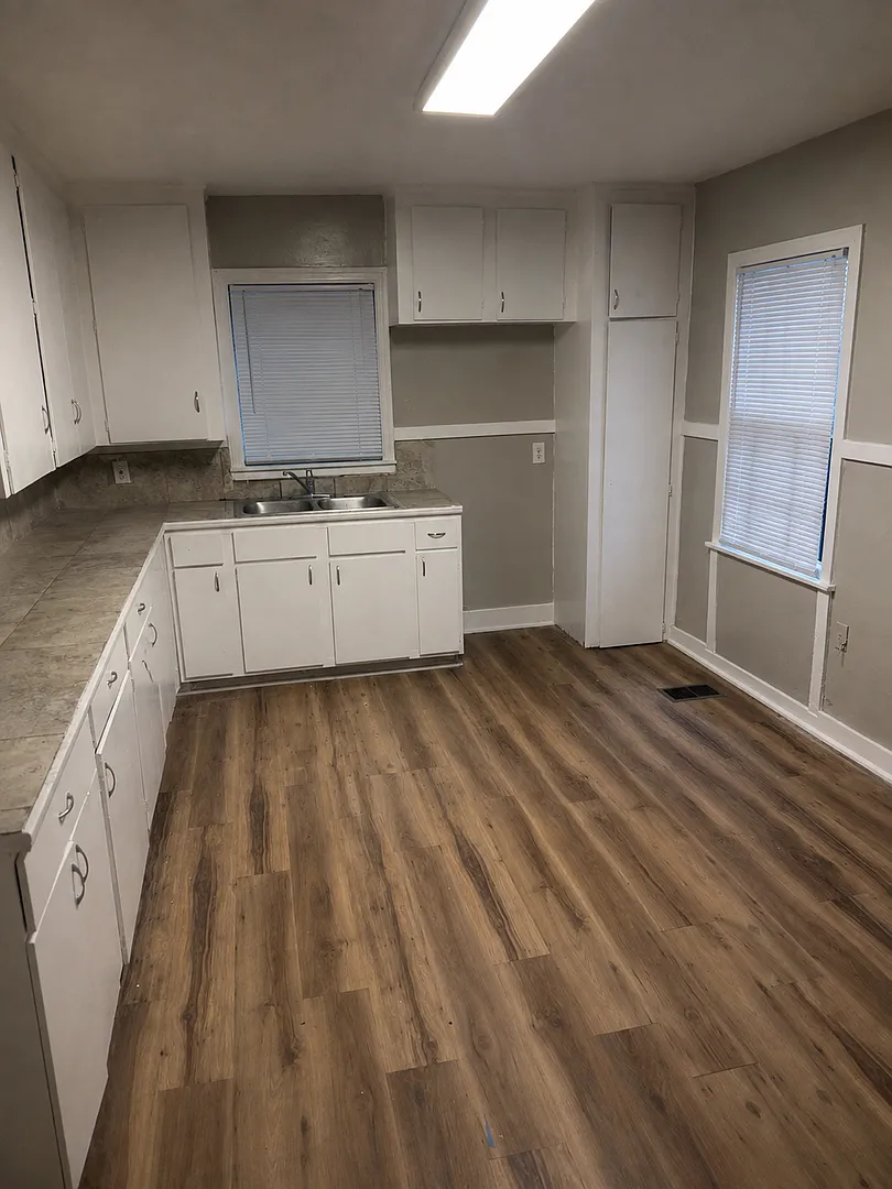 Move-In Ready 4BR/1.5BA Home in Jackson | Spacious Living & Convenient Location — Photo 2