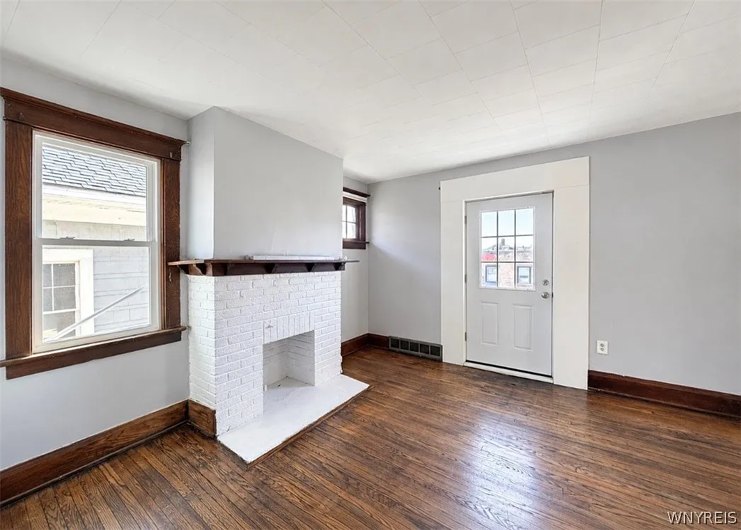 3 bed, 1.0 bath, 2154 sqft, $1,495 — Photo 4