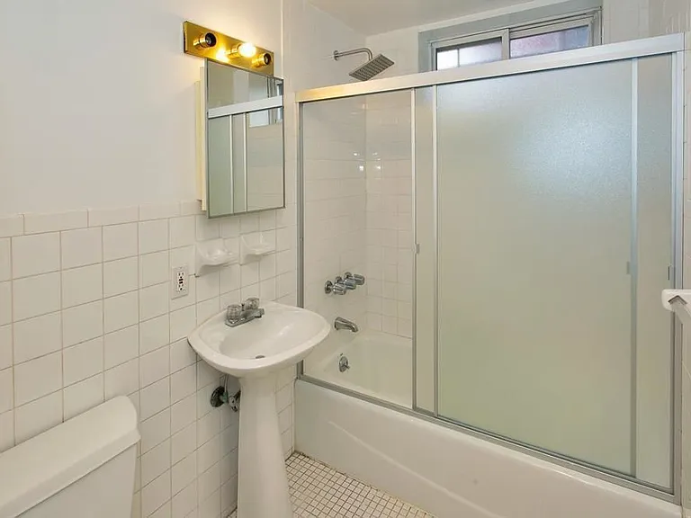 2730 Edgehill Ave — Photo 13