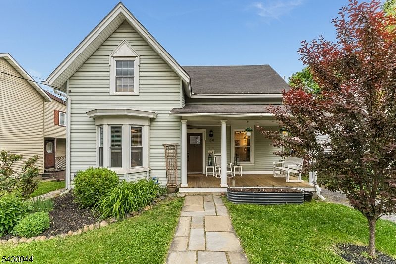 1st image of 64 Brunswick Ave