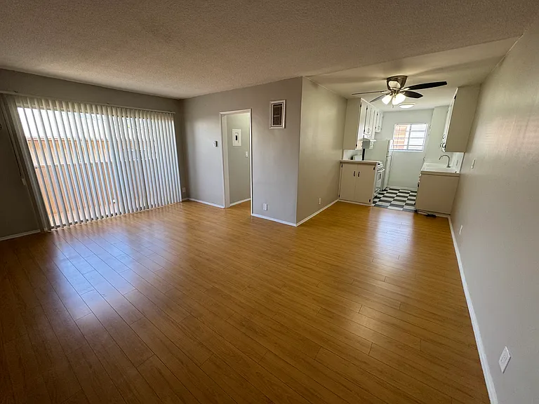 1550 N Harvard Blvd #15 — Photo 2