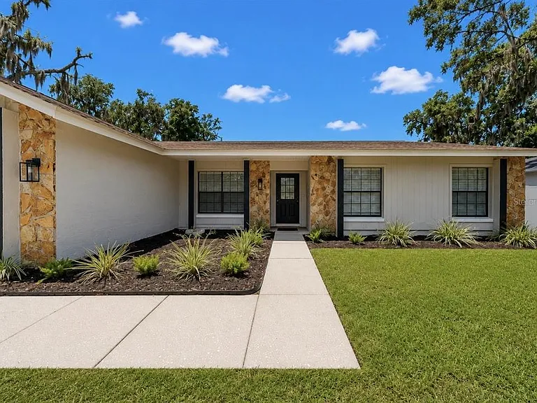 1431 Peachfield Dr — Photo 3