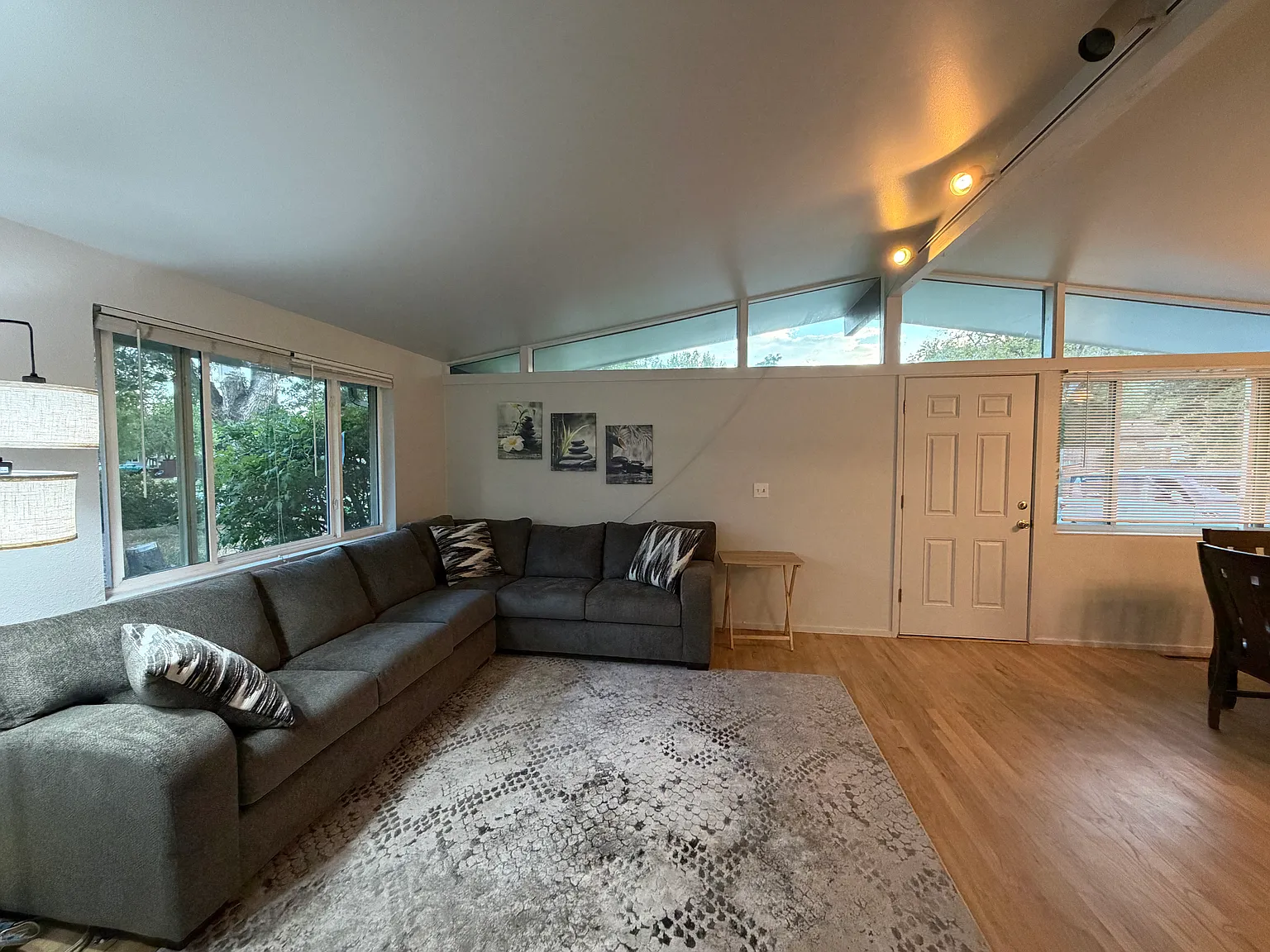 6 bed, 1950 sqft, $4,995 — Photo 4