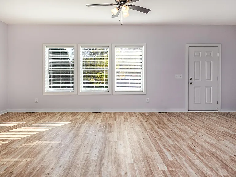 7039 Executive Cir — Photo 14