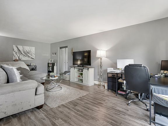 5th image of 2642 N Windsor Dr Unit 102