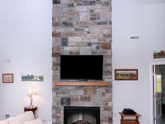 4th image of 1048 Stanford Dr #L-0164