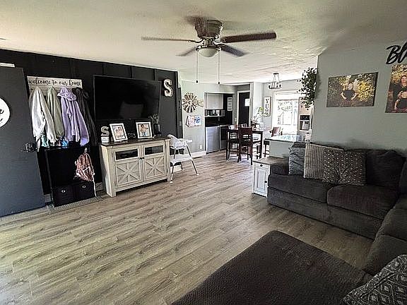 4th image of 1108 N Pinecrest St