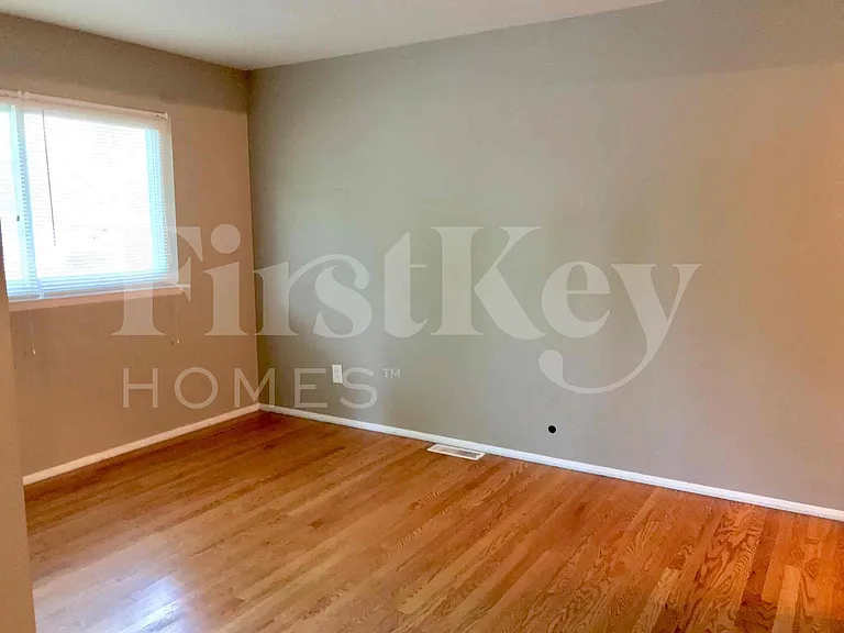 910 Claver Ln — Photo 12