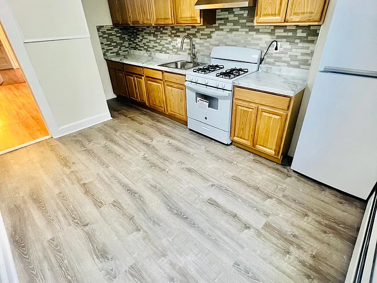 153 Montgomery St #3 — Photo 10