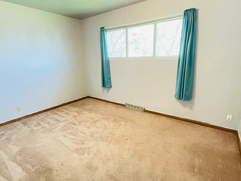 536 Northmount Dr NW — Photo 10