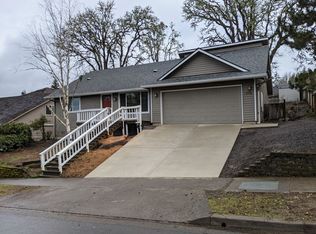 519 S 67th St, Springfield, OR 97478
