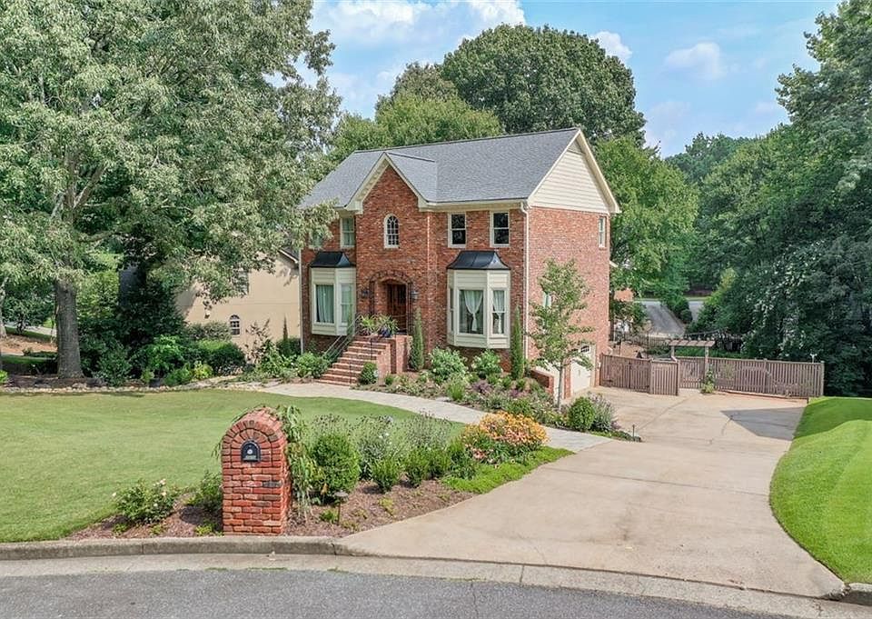 1st image of 2615 Shadow Pine Dr