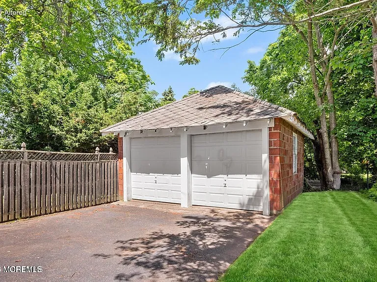 615 Overton Pl — Photo 2