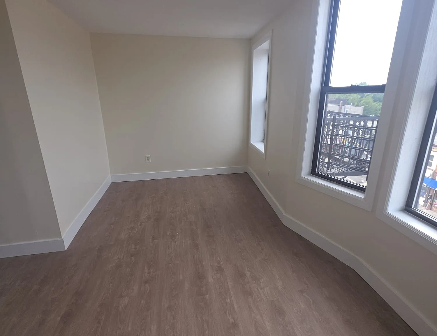 3 bed, $2,000 — Photo 4