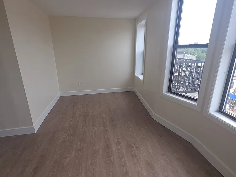 358-360 S Orange Ave #3L — Photo 4
