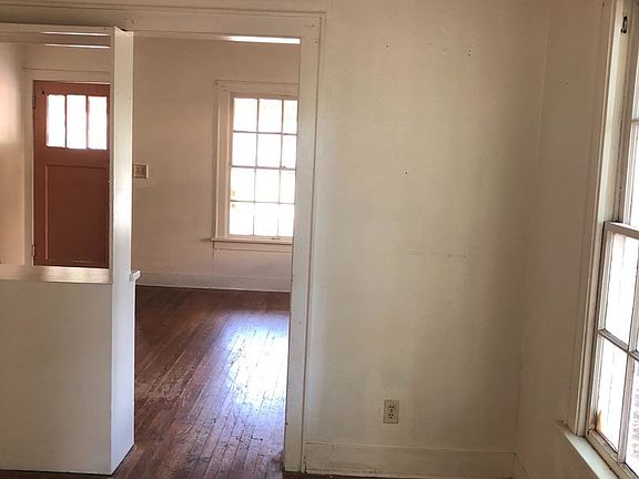 3rd image of 1432 Camille St