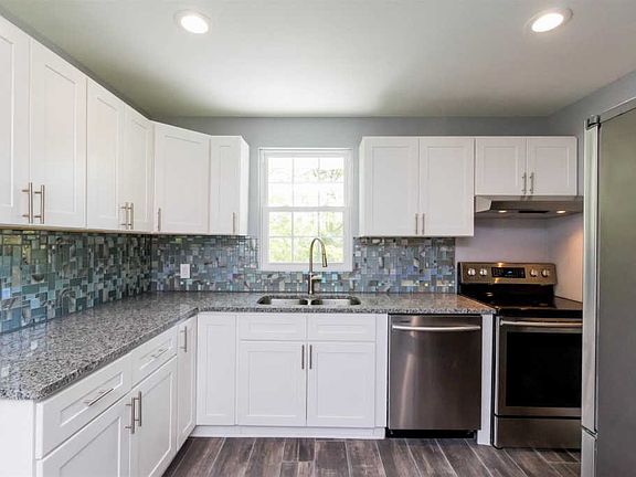4th image of 916 Rexdale Dr