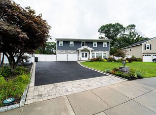 54 Empress Pines Dr, Nesconset, NY 11767