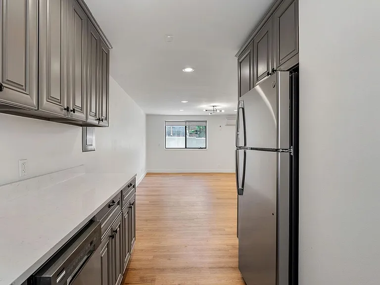 1016 E 900 S — Photo 11