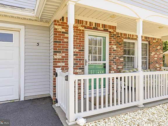 3rd image of 5 Elm Ct