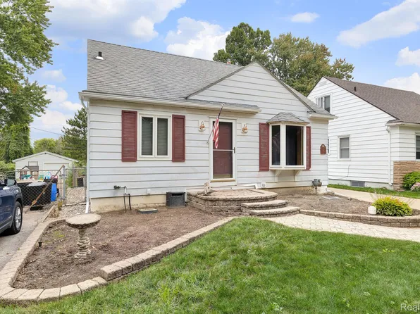 18 Ellwood St, Mount Clemens, MI 48043