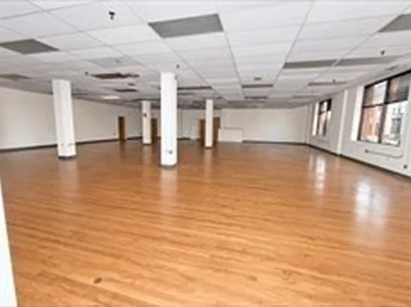 134 Merrimack St, Lowell, MA 01852