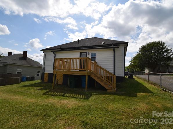 62 4th St, Cramerton, NC 28032