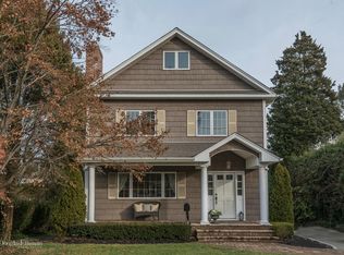 108 Baldwin Ave, Locust Valley, NY 11560