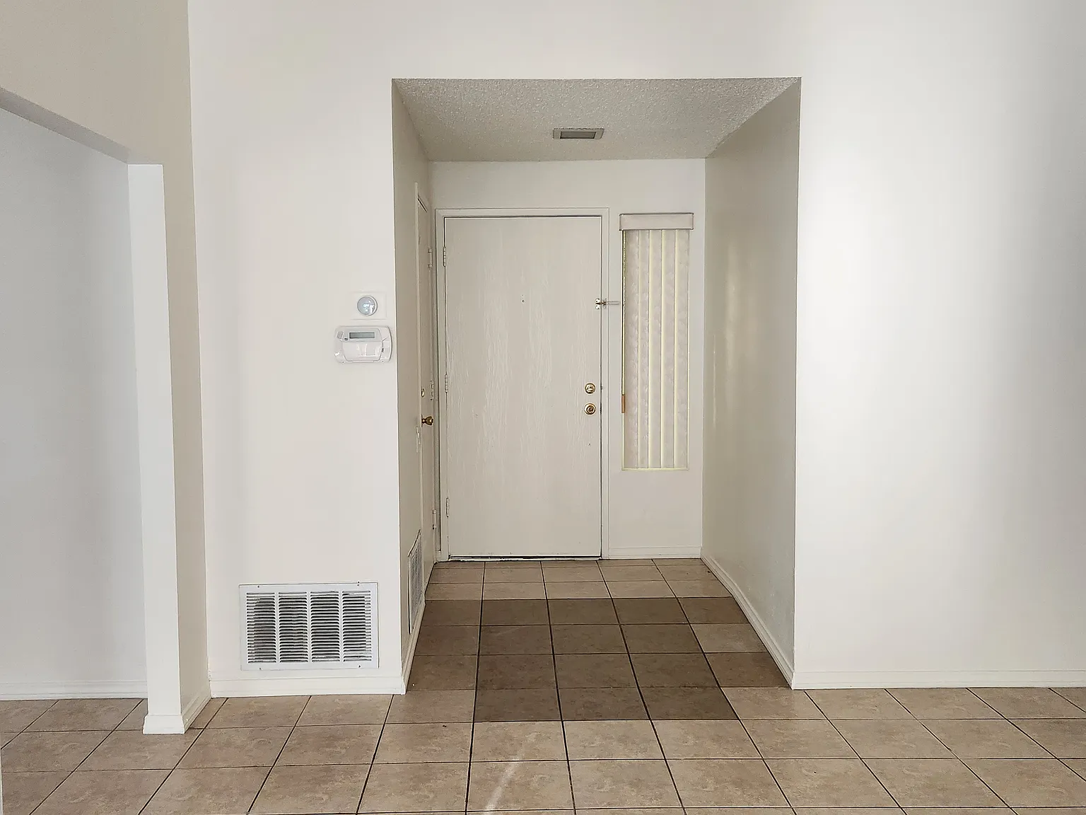 3 bed, 1593 sqft, $3,200 — Photo 2