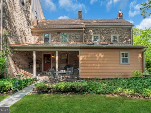 4 Leedom Pl, Newtown, PA 18940