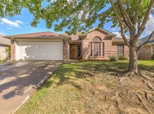 1023 Vinewood Ave, Burleson, TX 76028