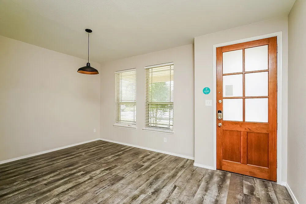4 bed, 3.0 bath, 2353 sqft, $2,565 — Photo 4