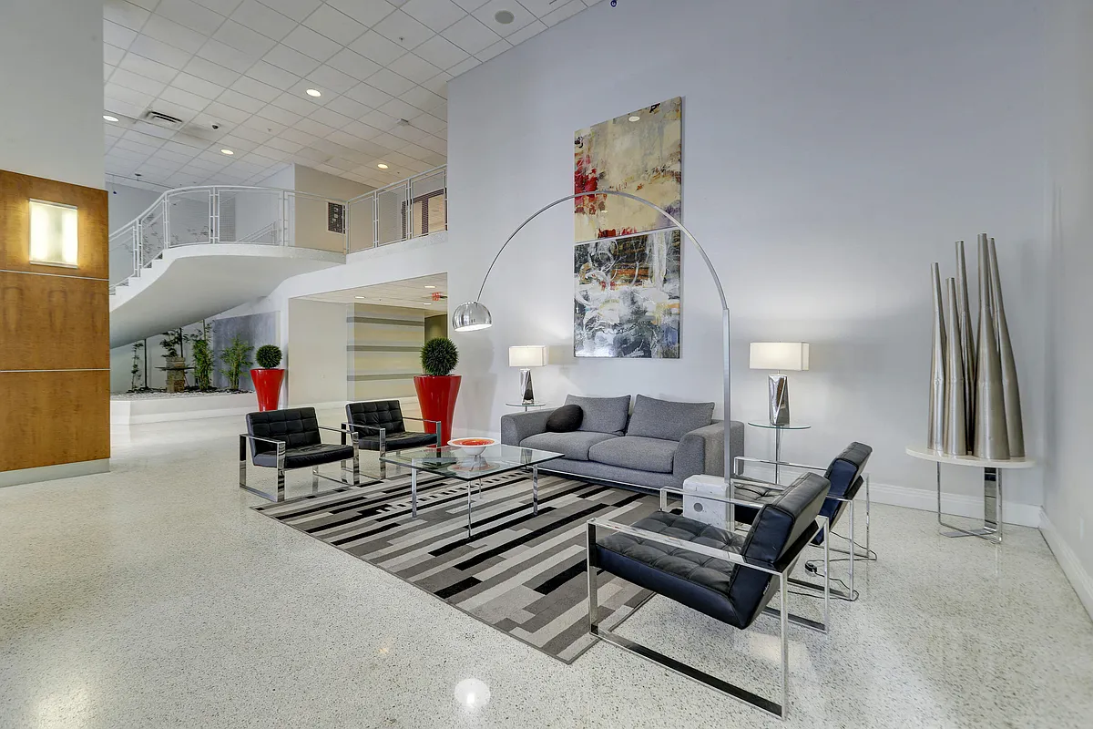 Building Photo - 3000 S Ocean Dr #1100