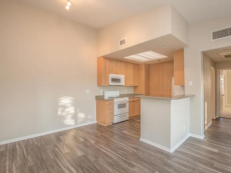 Laurel Canyon Apartment Homes — Photo 30