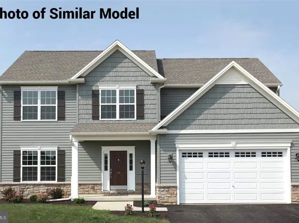 70 Red Maple Dr, Etters, PA 17319