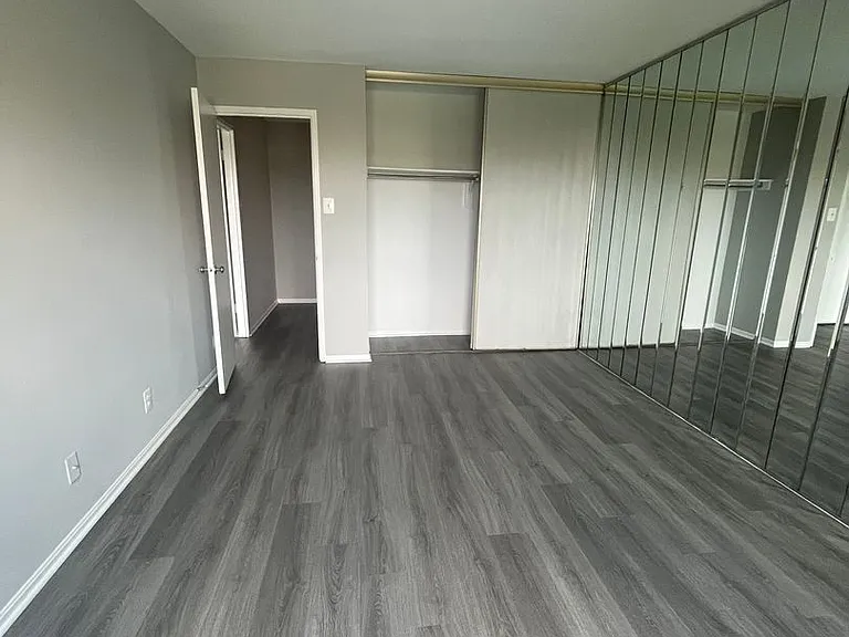 307 Yoakum Pkwy #809 — Photo 9