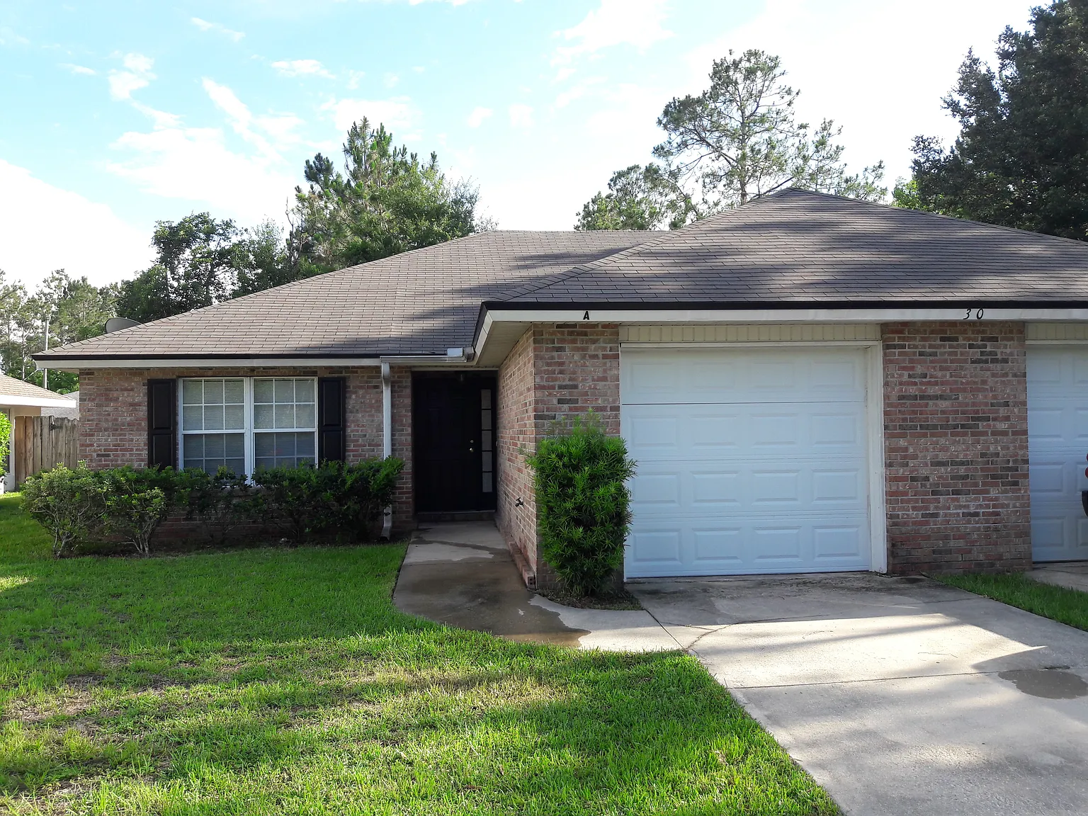 30 Rosecroft Ln — Photo 1