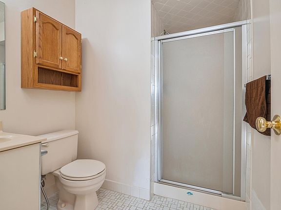 Primary en-suite bath with stall shower.