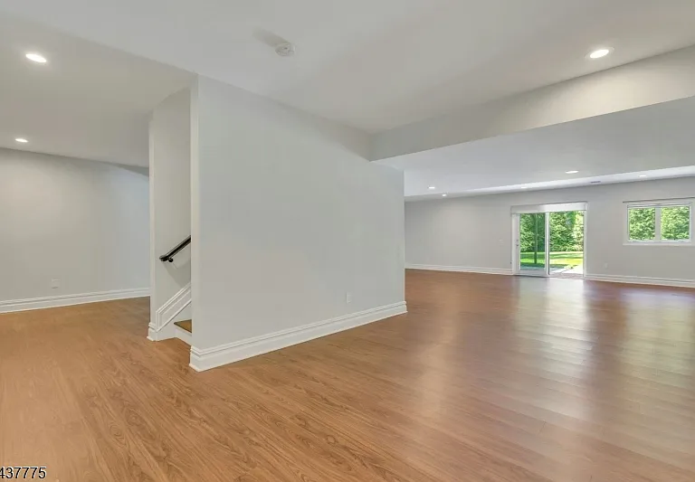16 Exeter Rd — Photo 39