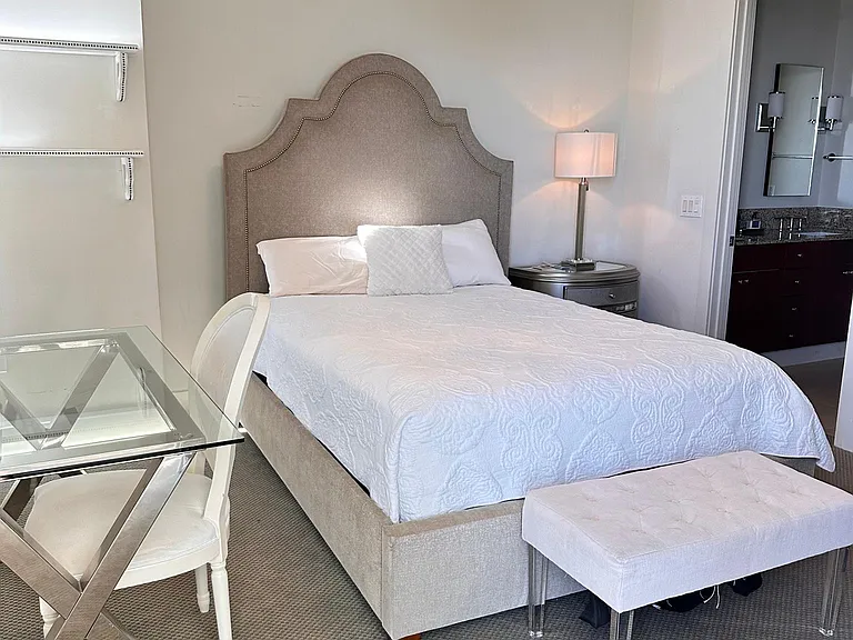 610 E Market St #3213 — Photo 14