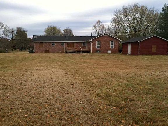 2nd image of 2703 Walnut Ln