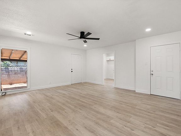 5th image of 2425 32nd St