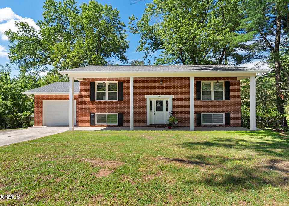 1st image of 444 Dogwood Dr