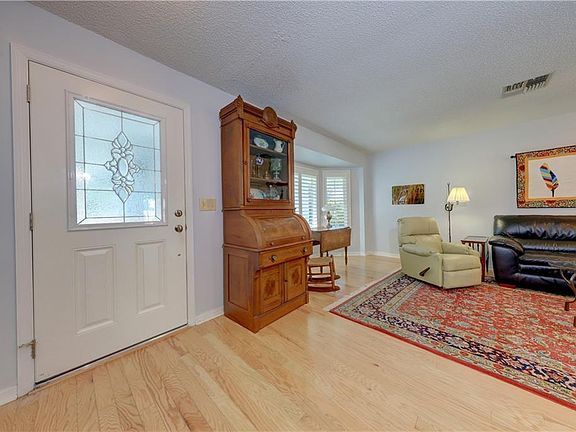 4th image of 3501 Oak Lake Dr